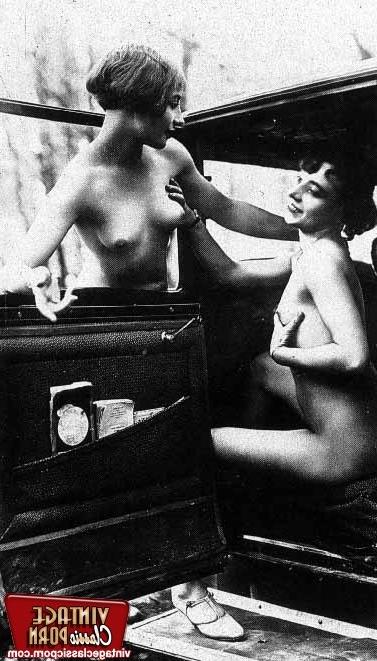 12P Several vintage car lovers showing their sexy body parts