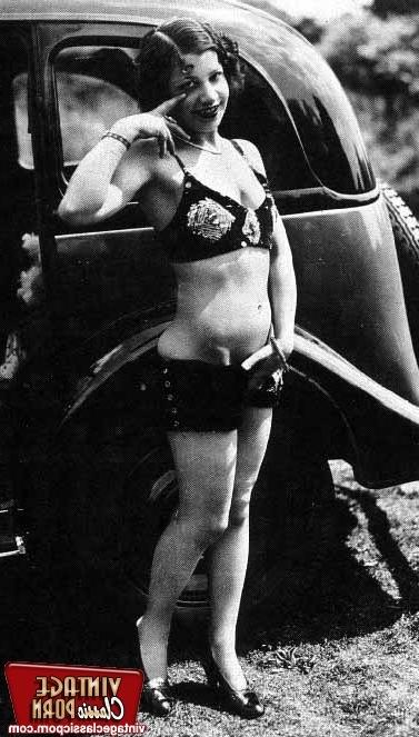 12P Several vintage car lovers showing their sexy body parts