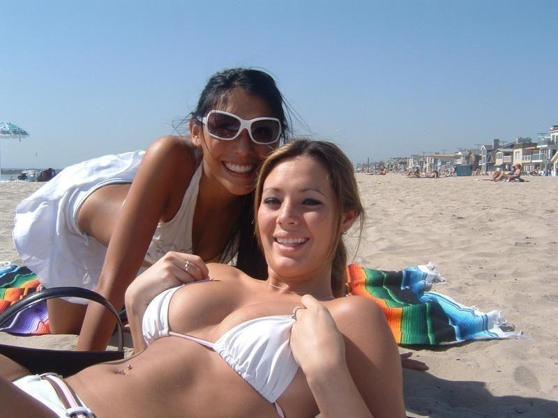 9P Young gfs lick pussy for the first time