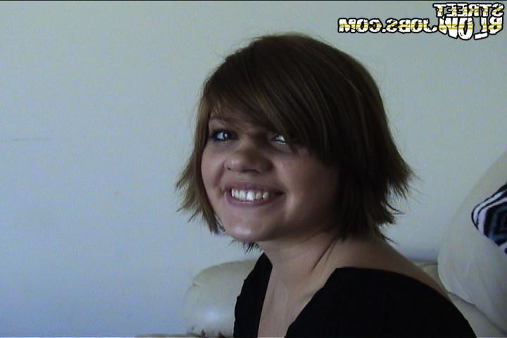 12P This cute amateur babe shows us how its done in these hot spy cam pics
