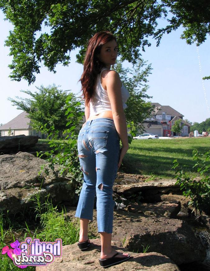 12P Heidi pulls off her jeans to show off her round ass