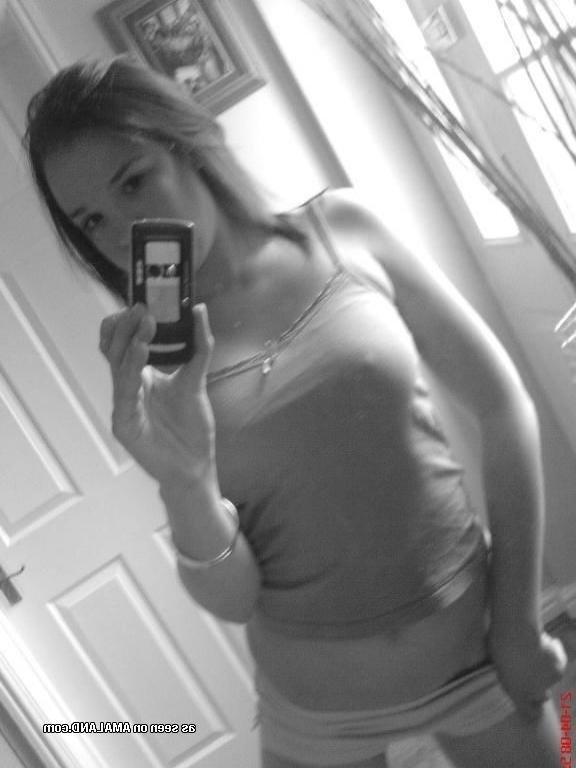 15P Real amateur girlfriends showing off on camera