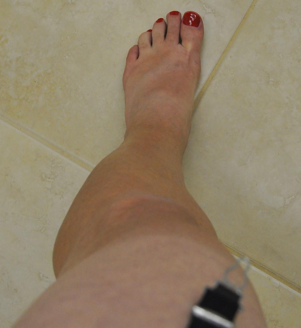 25P Back In Black & Ruby Red Toe Nails
