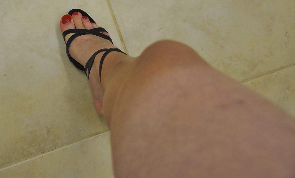 25P Back In Black & Ruby Red Toe Nails