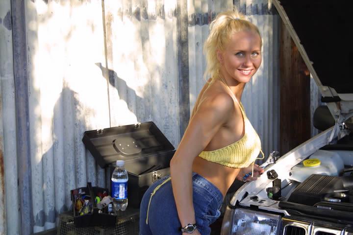 15P Trixie doing car repairs in the nude