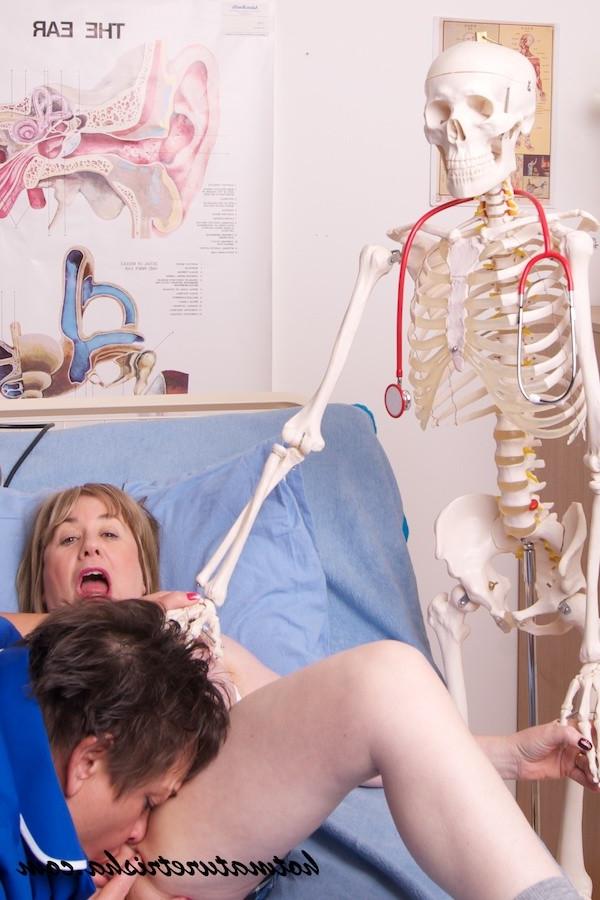 17P Mature nurse hospital games