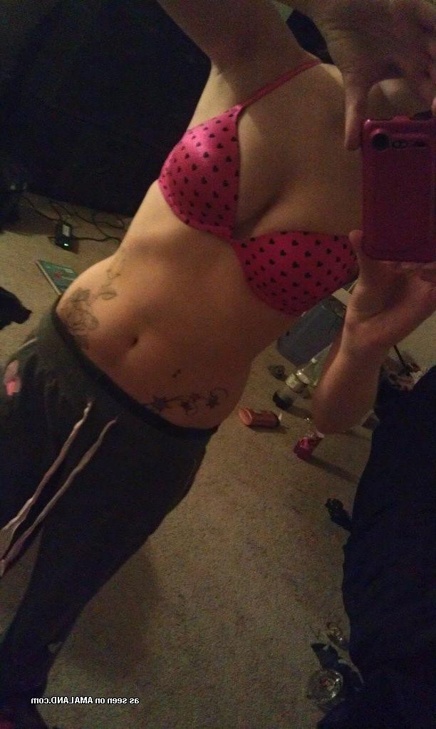 15P Amateur 18 year old GFs snap naked mirror photos