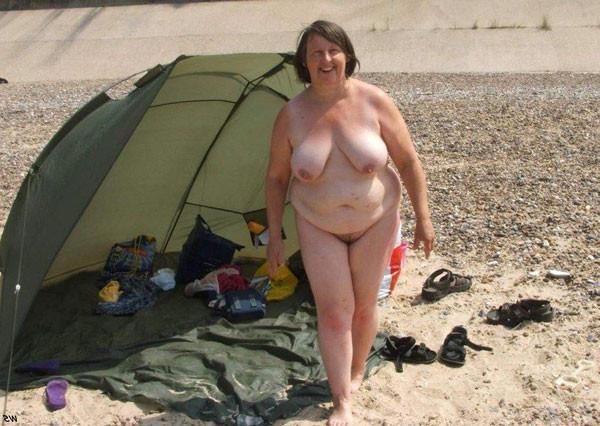 10P older ladies present themselves