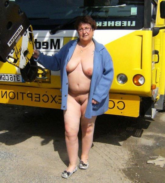 10P older ladies present themselves