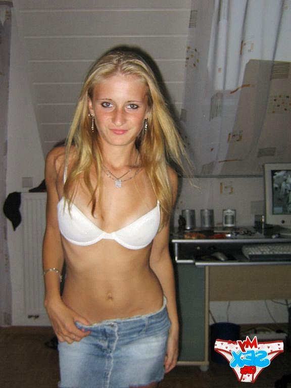 12P My hot girlfriend is too shy to show tits naked