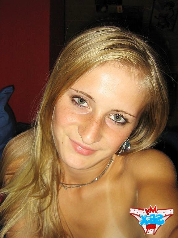 12P My hot girlfriend is too shy to show tits naked
