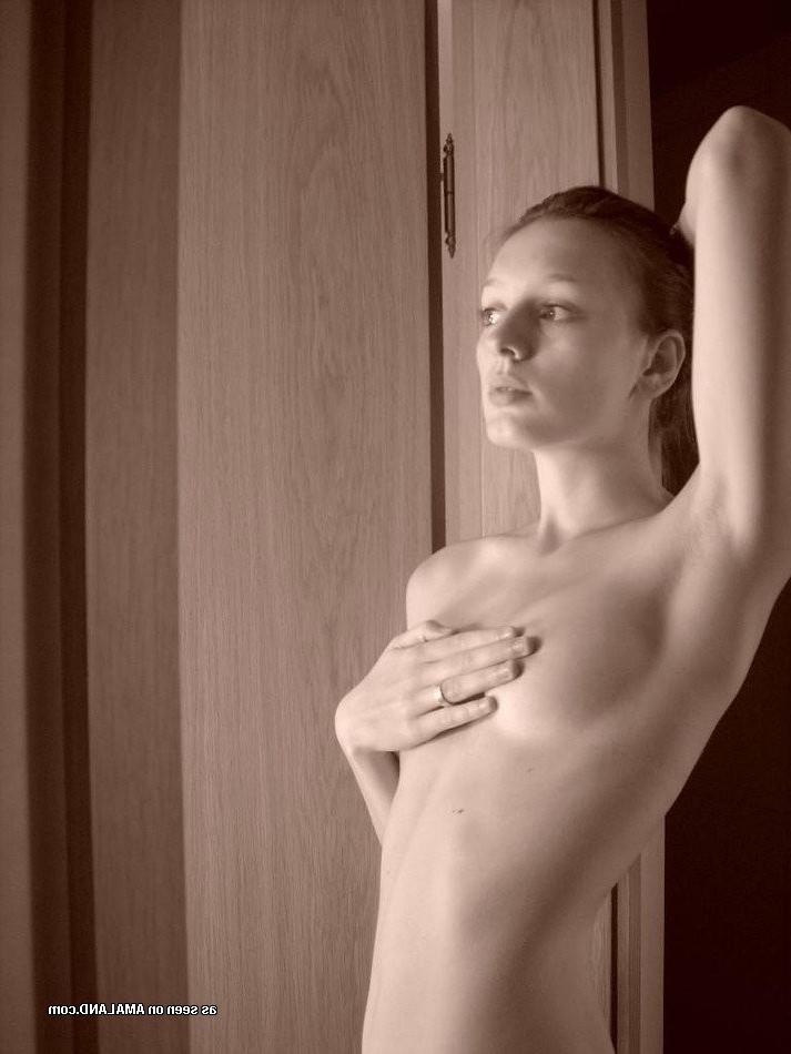 15P Cute amateur 18 year old girlfriends showing off