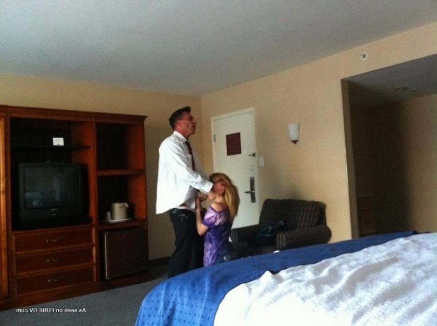 9P Guy fucks his misstress hard in hotel room