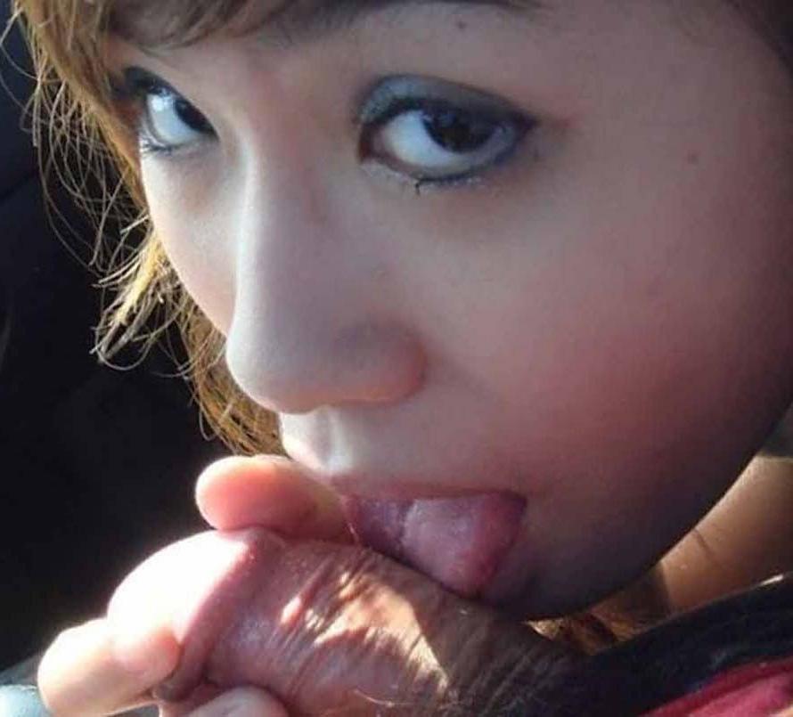 15P Blowjob inside a car