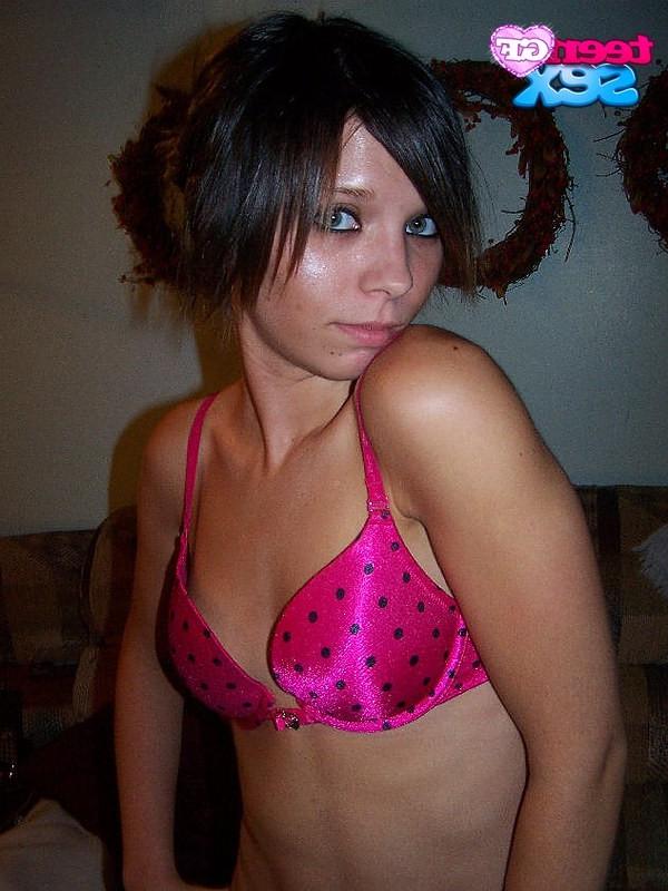12P Deep throat gagging from the naked girlfriend