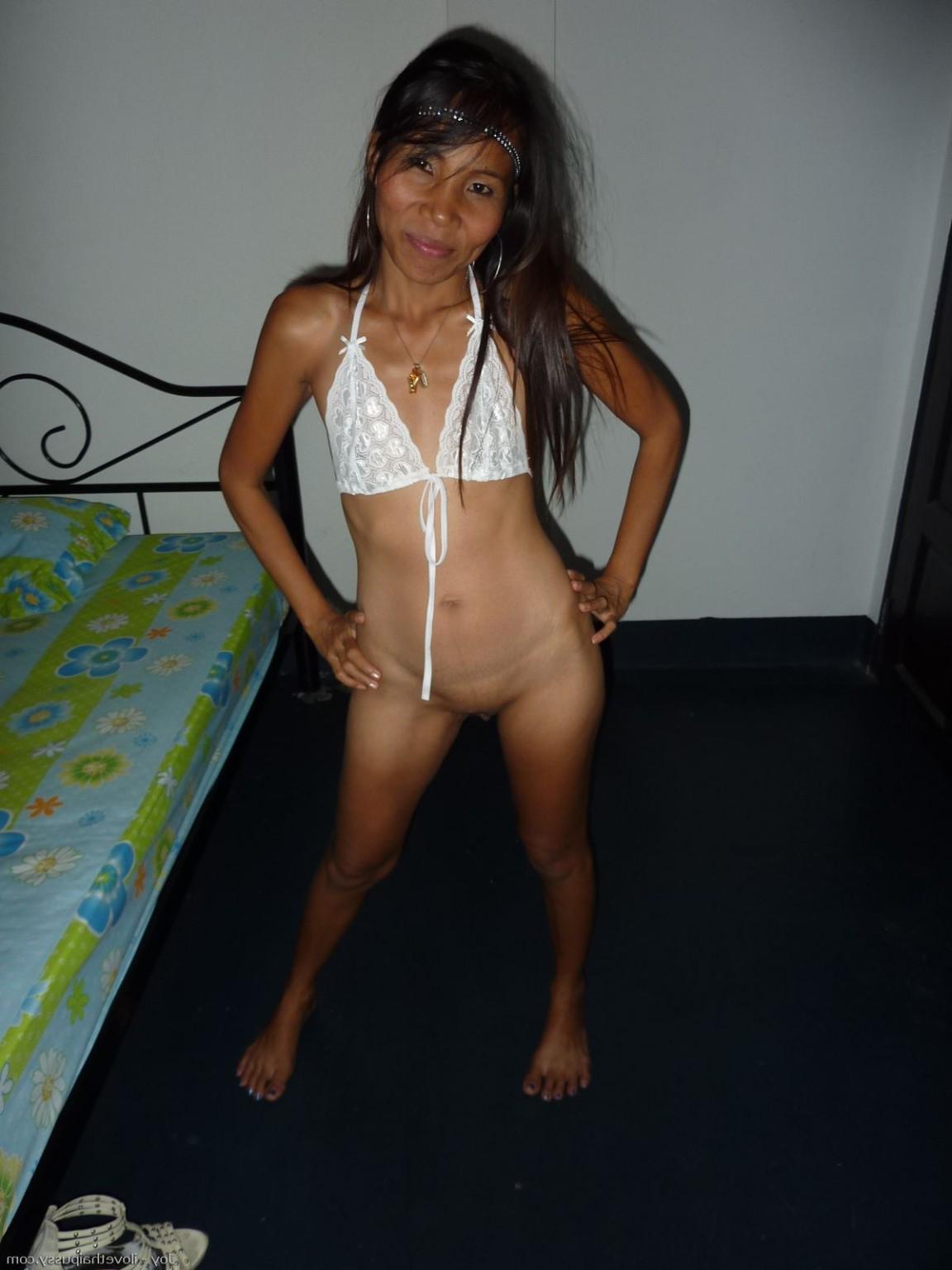 15P Super Skinny Thai Whore Penetrated By A Tourist For Money