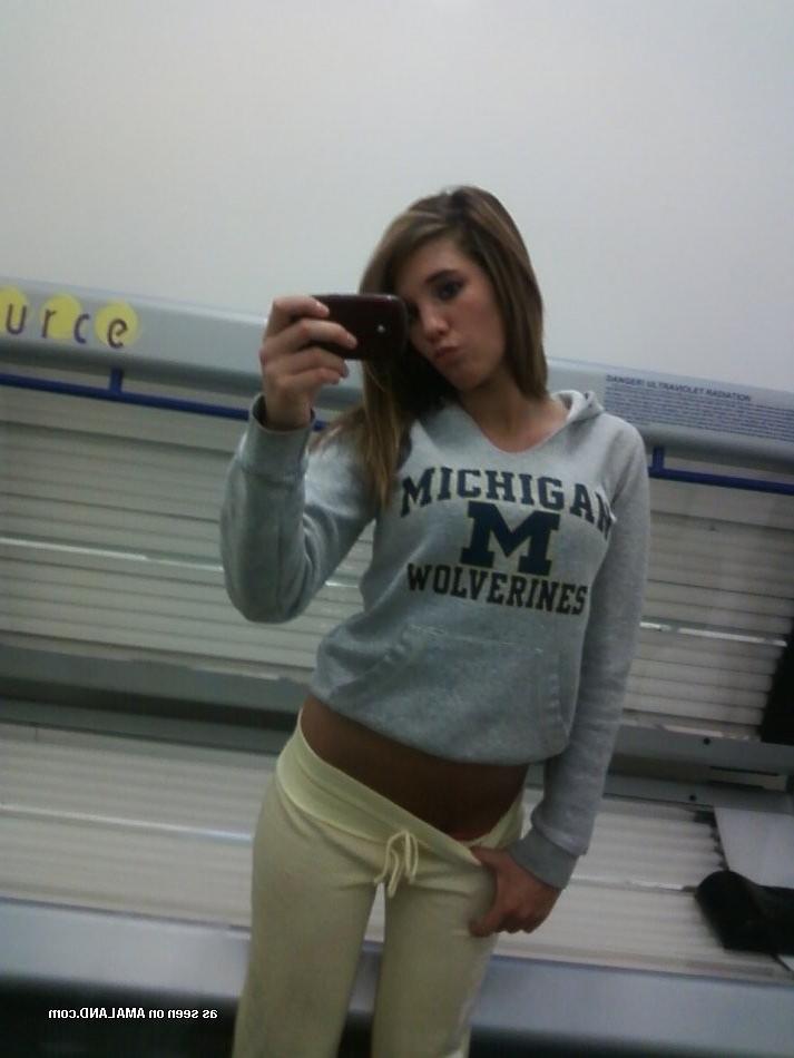 15P Candid amateur 18 year old college GFs 