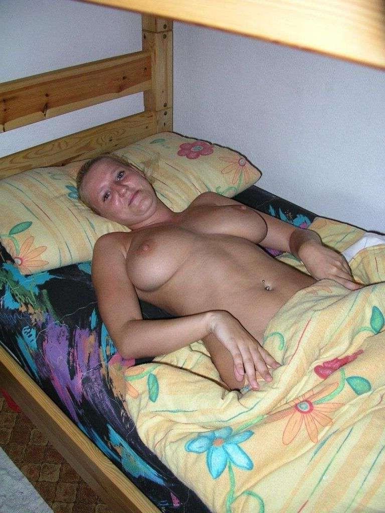 15P Naked housewife