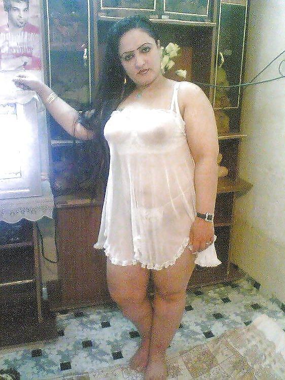 17P Arab Housewife 15