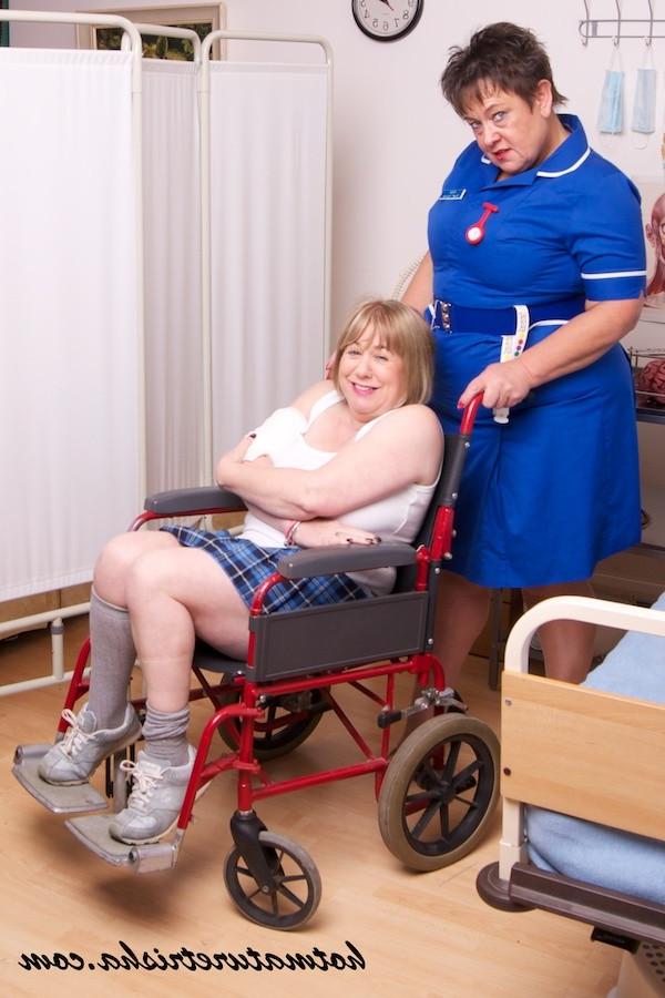 17P Mature nurse hospital games