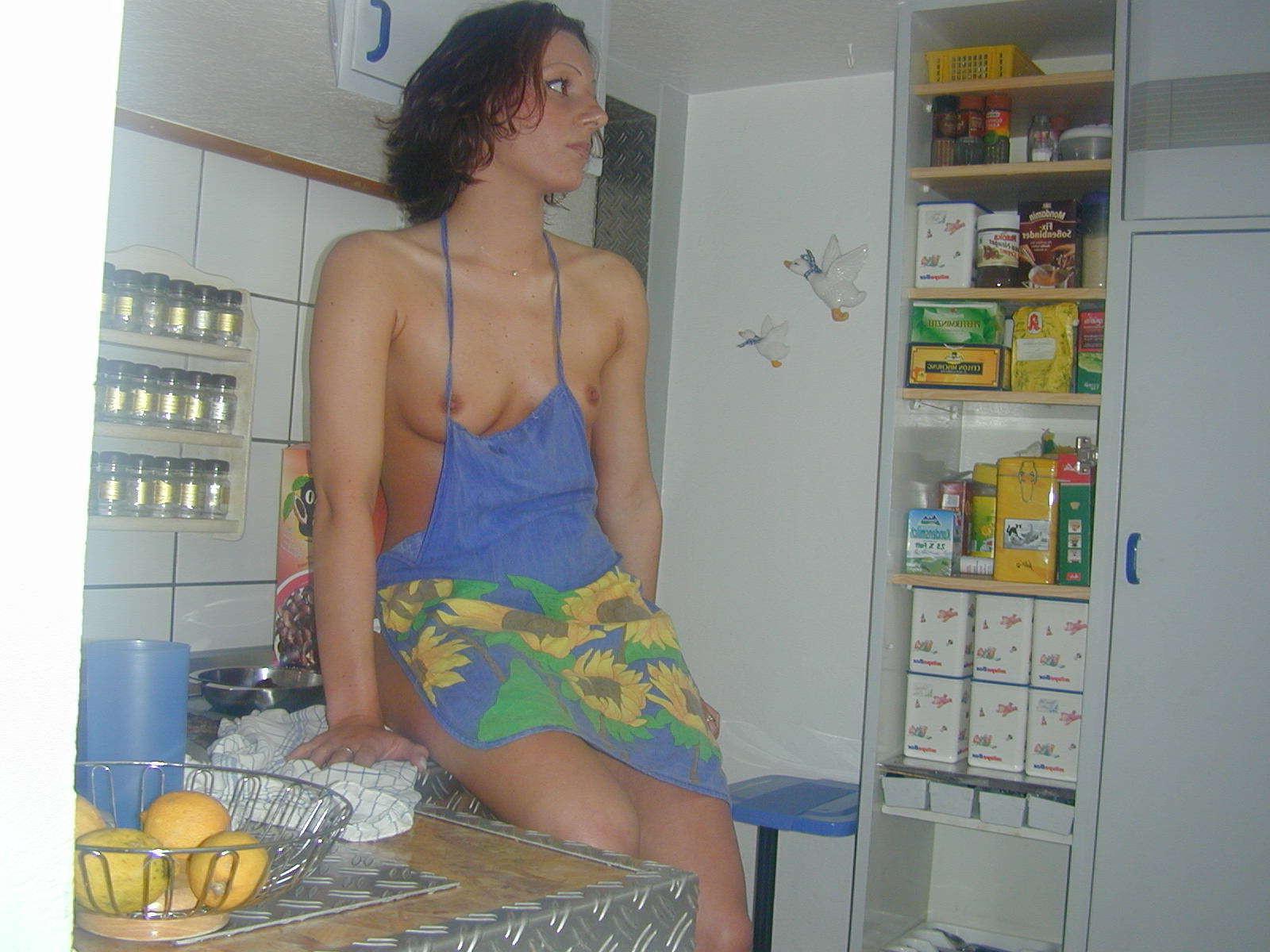 14P Naked housewife