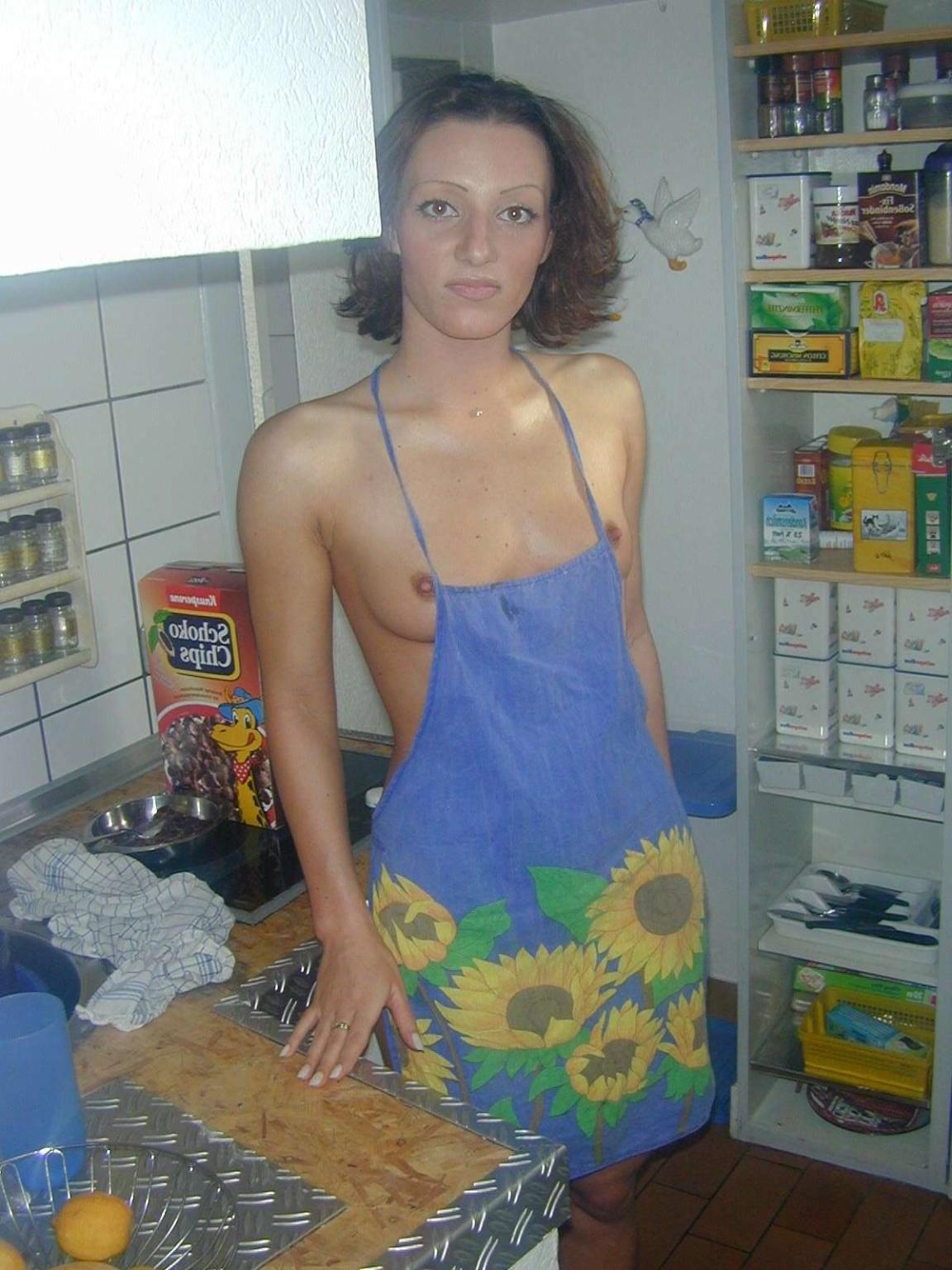 14P Naked housewife