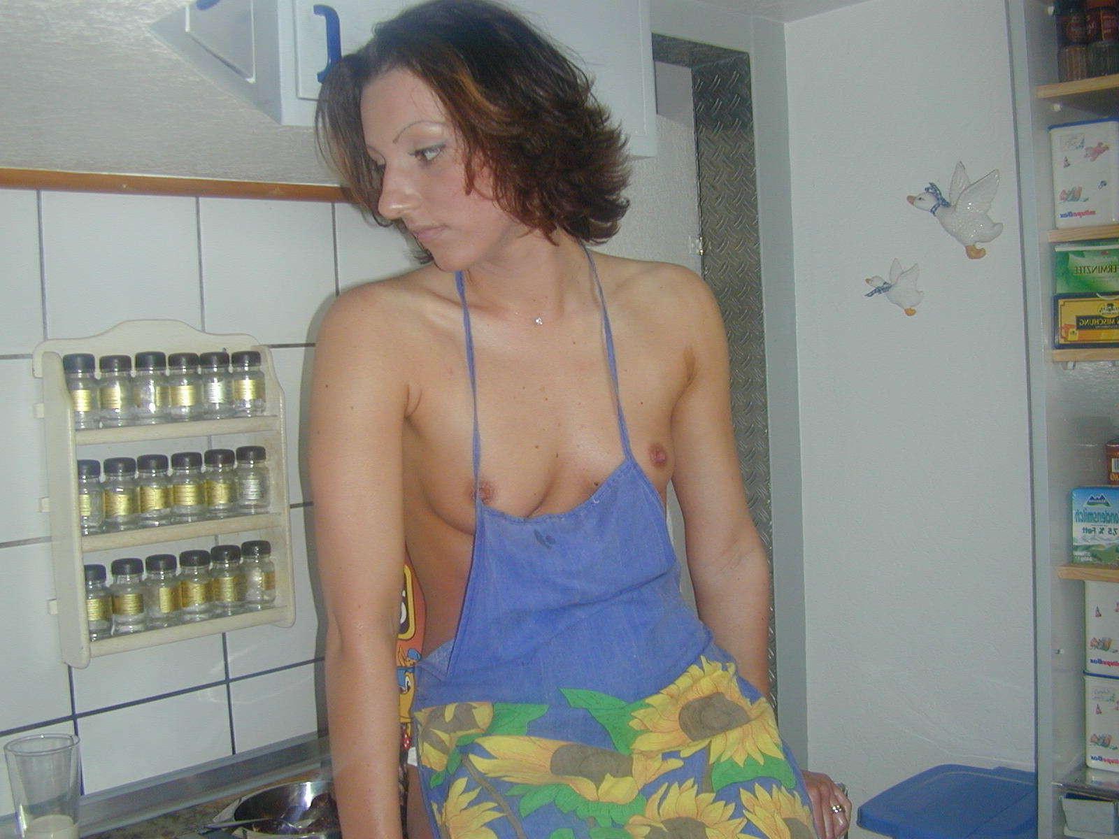14P Naked housewife