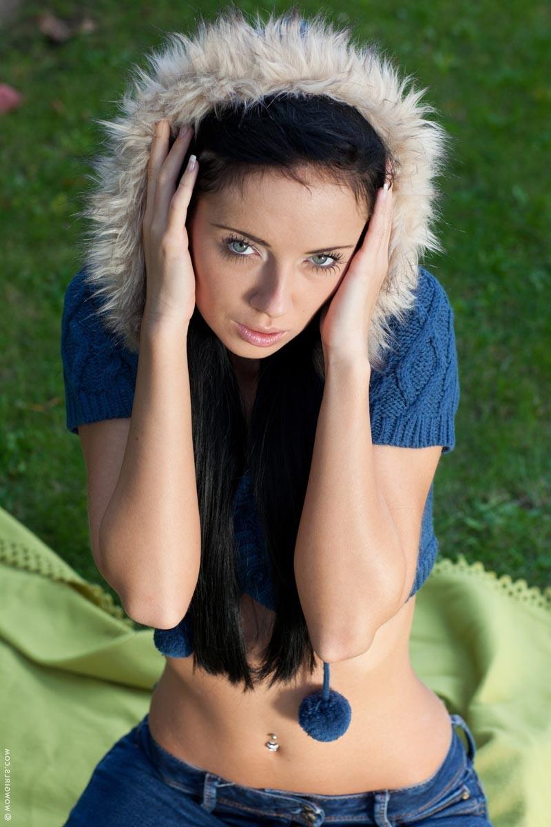 15P Hot horny teen model with sexy legs gets naked