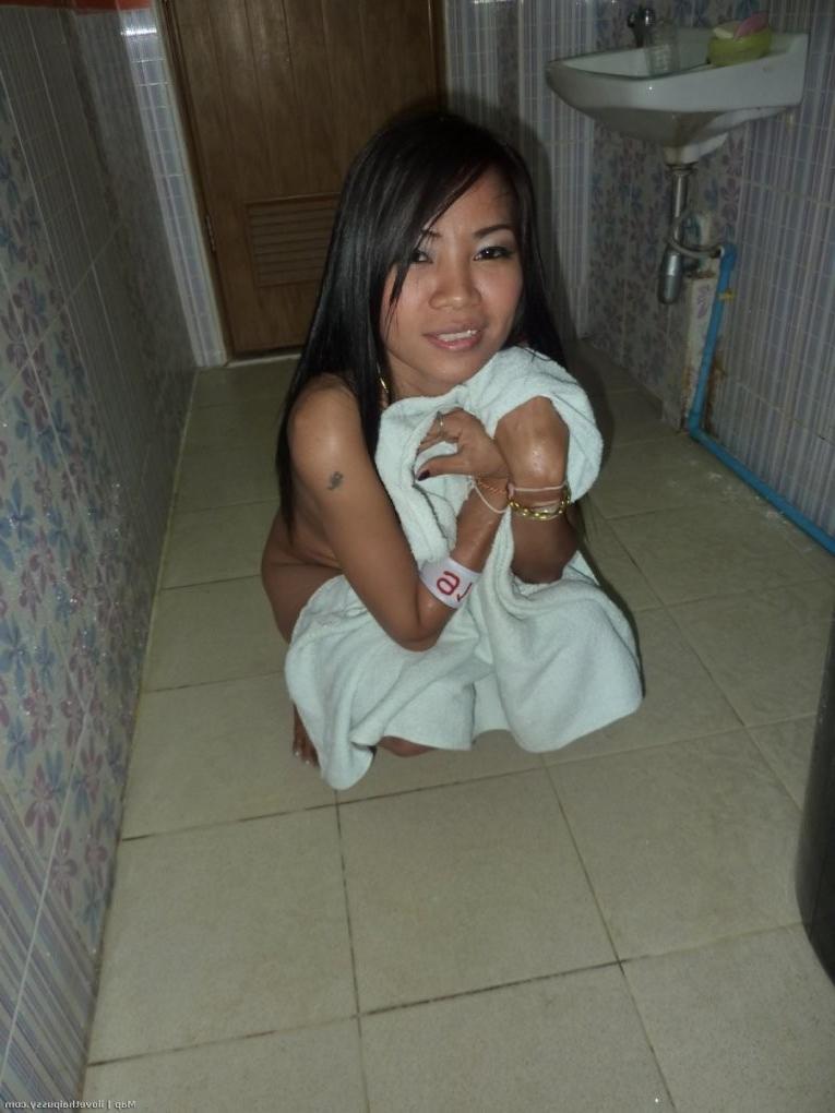 25P Bangkok Bargirls flirt with sex tourists fucking and sucking for rent money asia