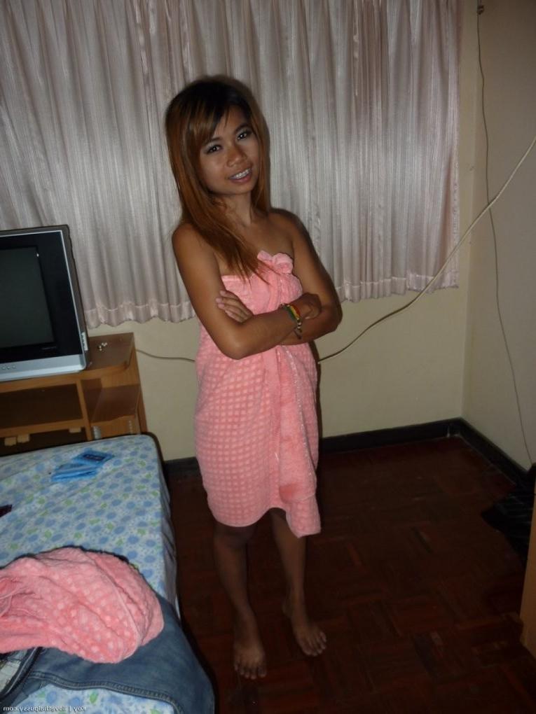 25P Bangkok Bargirls flirt with sex tourists fucking and sucking for rent money asia
