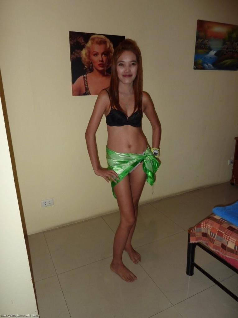 25P Bangkok Bargirls flirt with sex tourists fucking and sucking for rent money asia