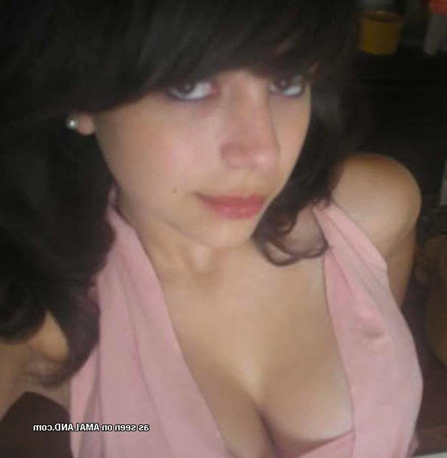 12P Horny chicks with nice hooters posing