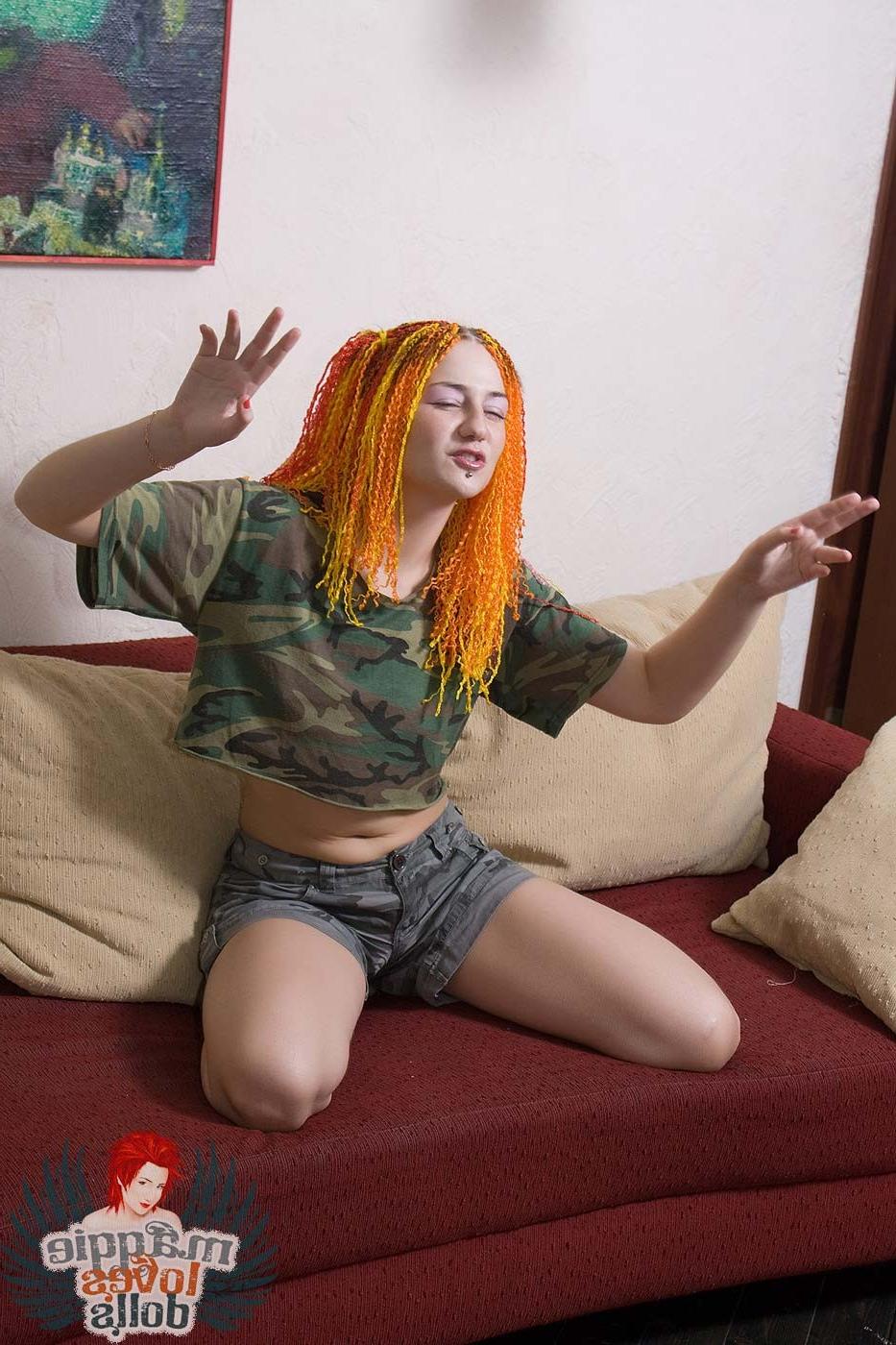 16P Redhead alt girl toys asshole with dildo