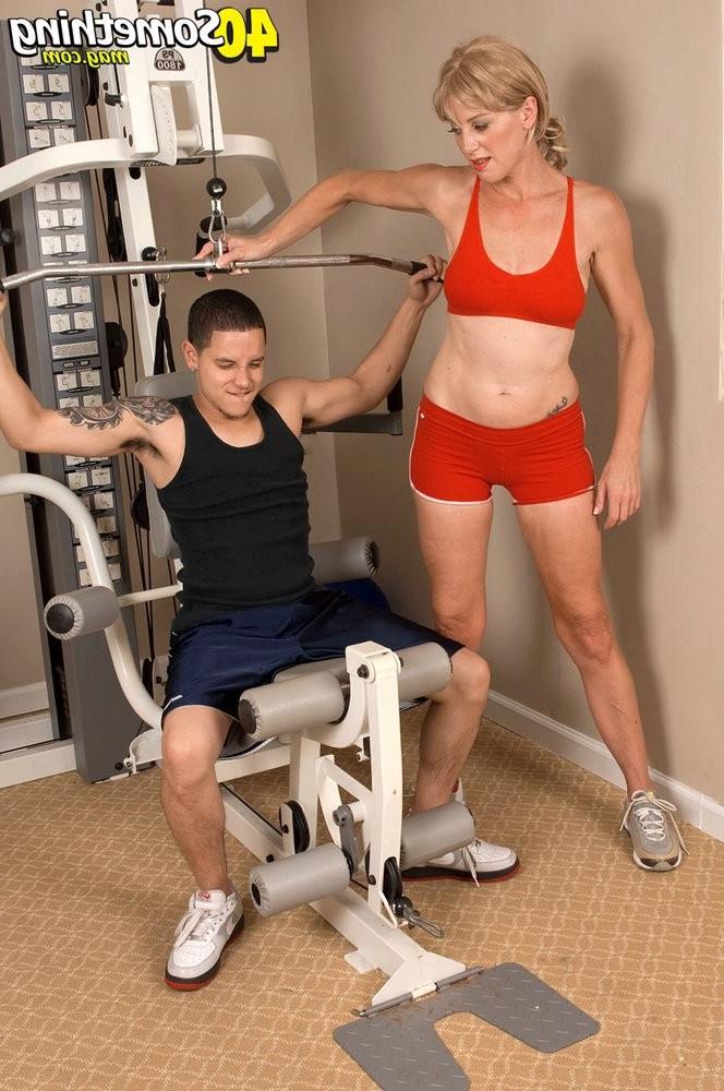 15P Athletic mature woman cheating in ass with younger boy