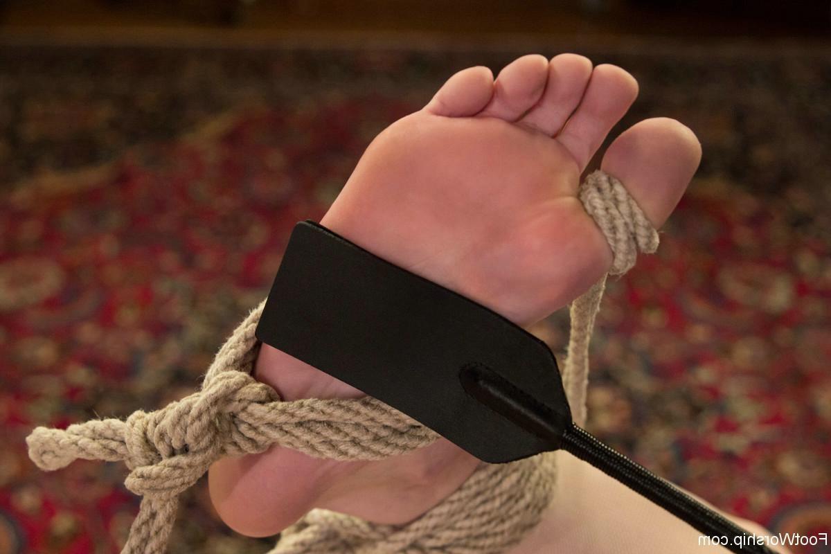 9P Lesbian domme tied up and anal footed innocent slave girl