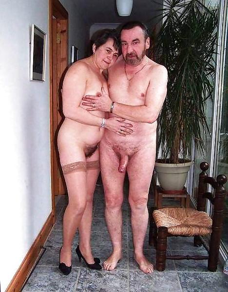 20P Naked couple 42.