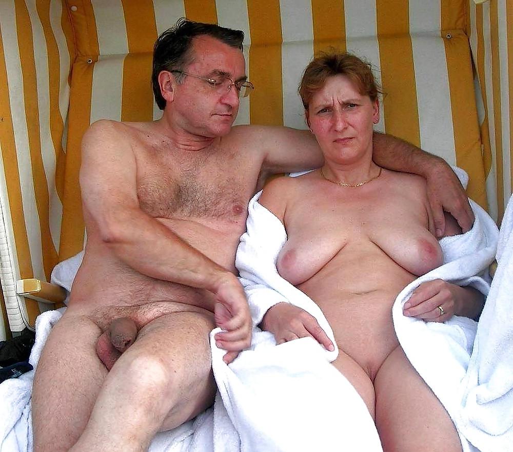 20P Naked couple 42.