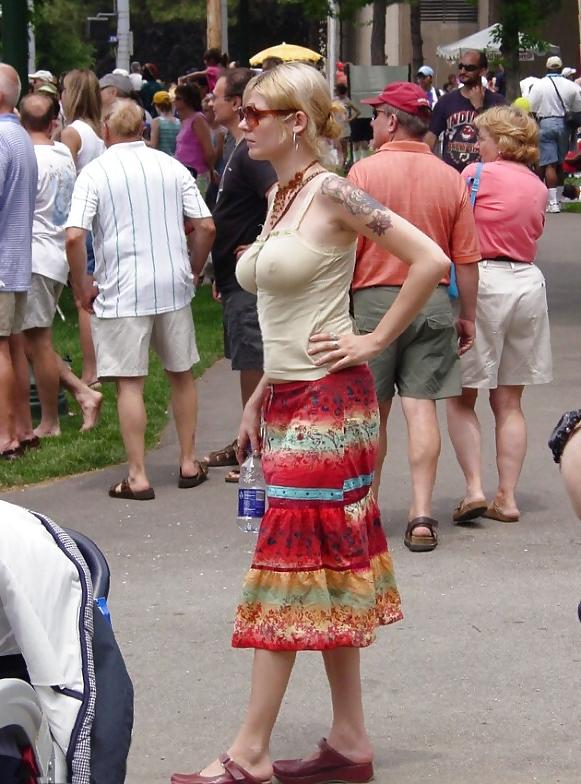25P Girls showing their buldges make me show my buldge