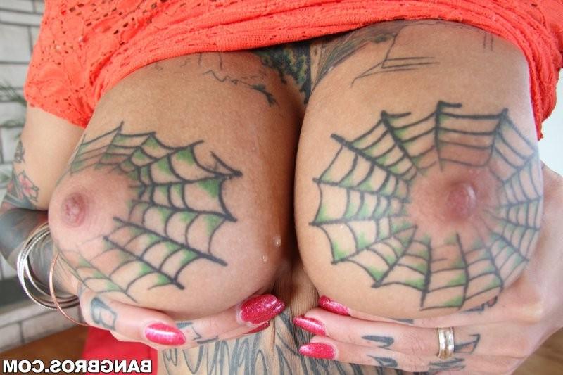 16P Big Tit Tattooed Cutie Bonnie Rotten Gets Her Asshole Rammed Hard