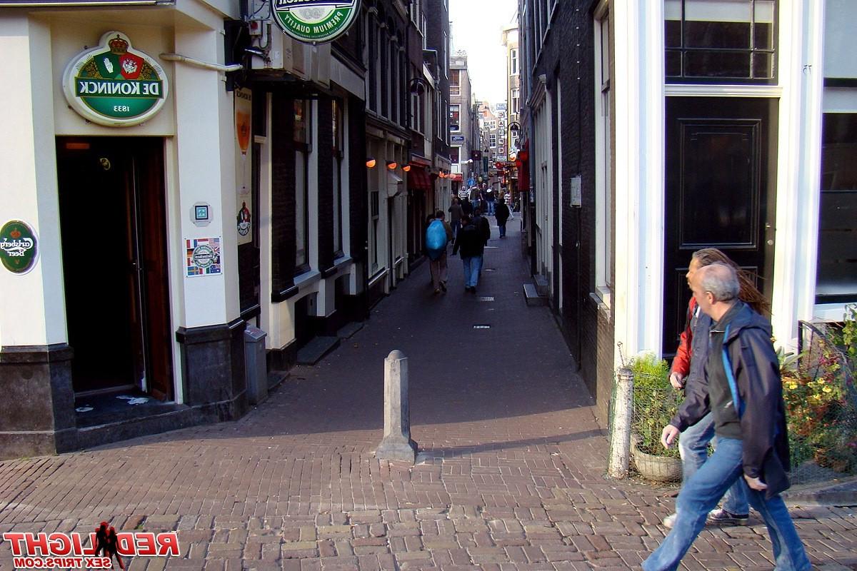 14P Stunning blonde window hooker making a tourist blow a load