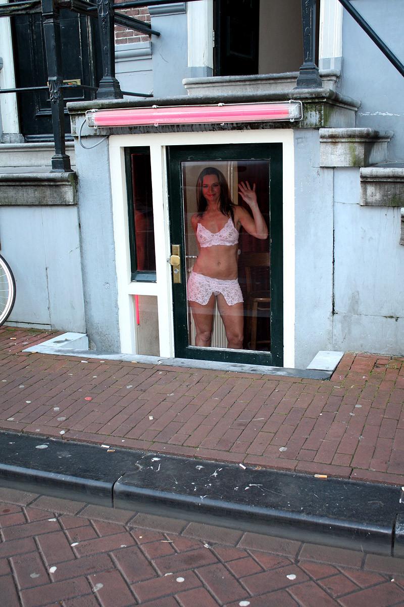 14P Milf pleasing a tourist his cock for cash money