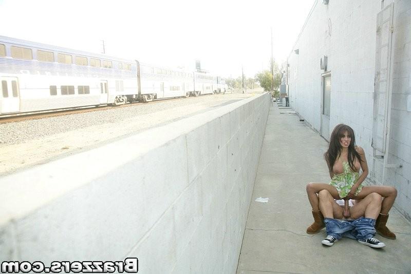 12P Renae Cruz getting kicked out of every shop for flashing her goods