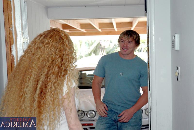 12P Annie Body is fucking him like only a hot mom could