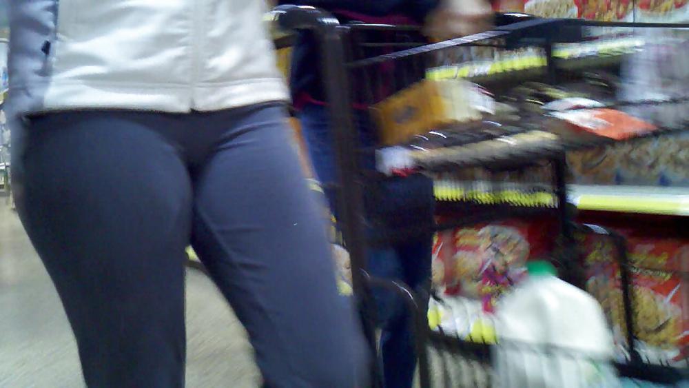 5P Nice cameltoe at wegmans