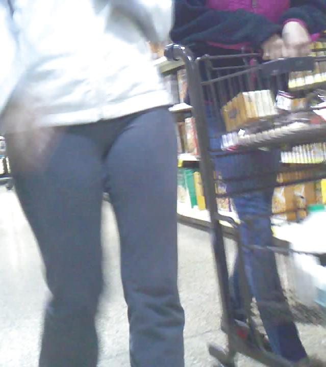 5P Nice cameltoe at wegmans