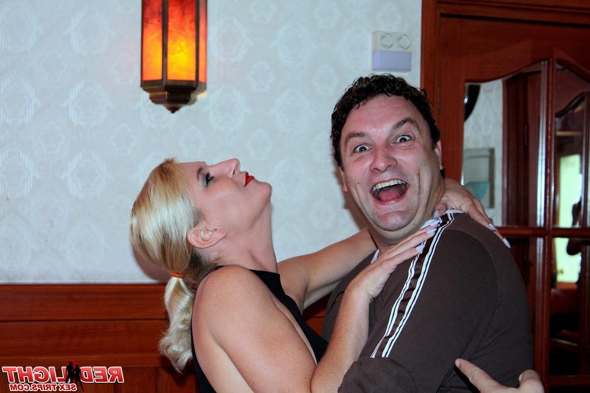 14P Curvy milf hooker helps a tourist release a load