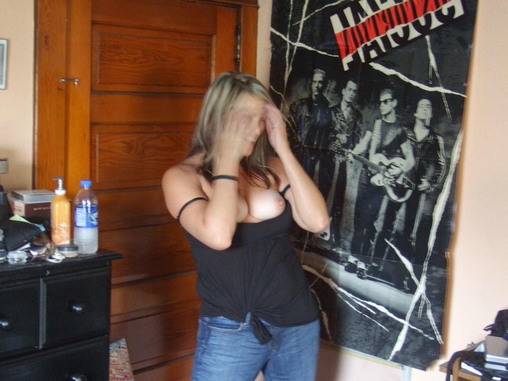 13P Hot mom showing her pretty titties