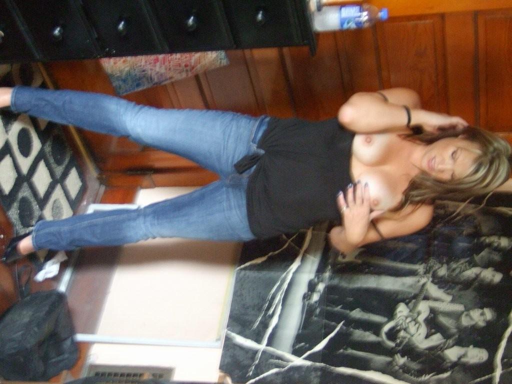13P Hot mom showing her pretty titties