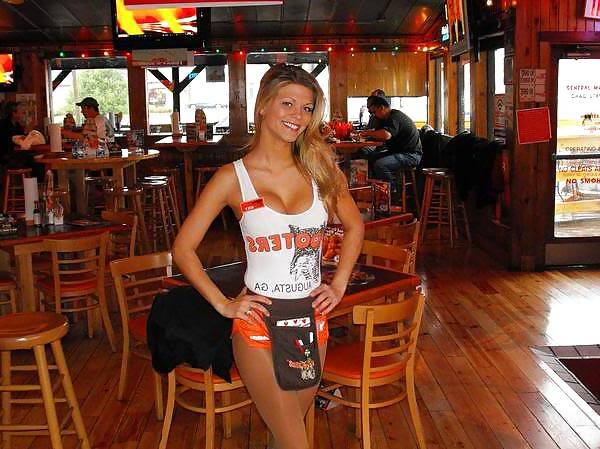 25P Look At My Hooters 