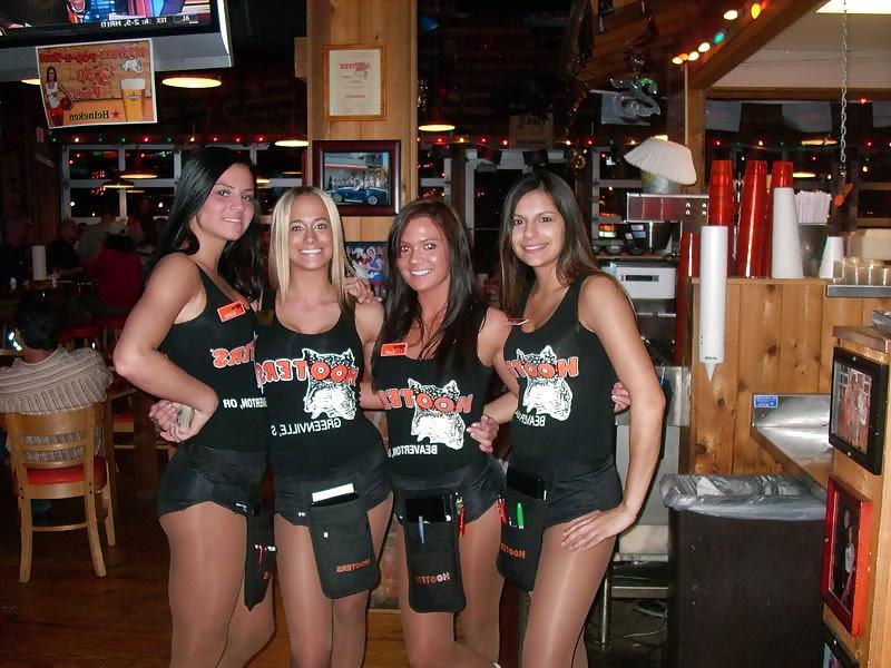 25P Look At My Hooters 